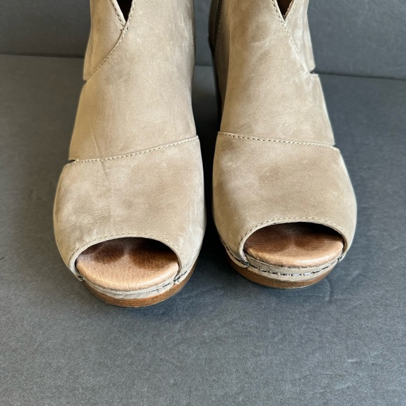 Dansko Delphina Peep-Toe Ankle Bootie Tan Leather Womens 38 Heeled Boots - Picture 3 of 12